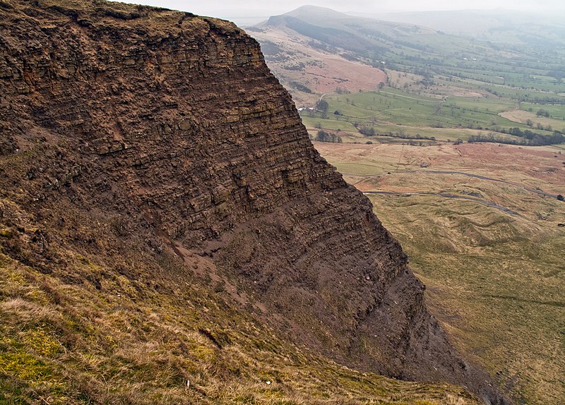 File:East face of Mam Tor - geograph.org.uk - 2308256.jpg