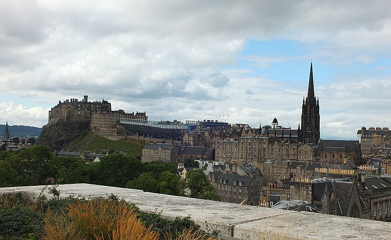 File:Edinburgh Castle from NMS 01.JPG