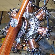 Motor de avión de 1915, con disposición radial y refrigerado con agua.