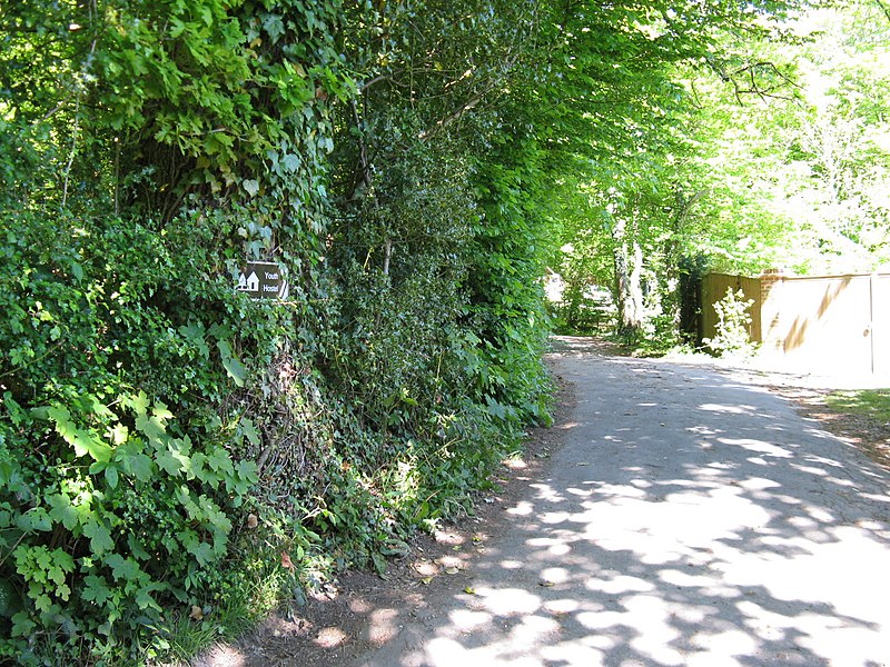 File:Entrance to Blackboys youth hostel - geograph.org.uk - 1878207.jpg