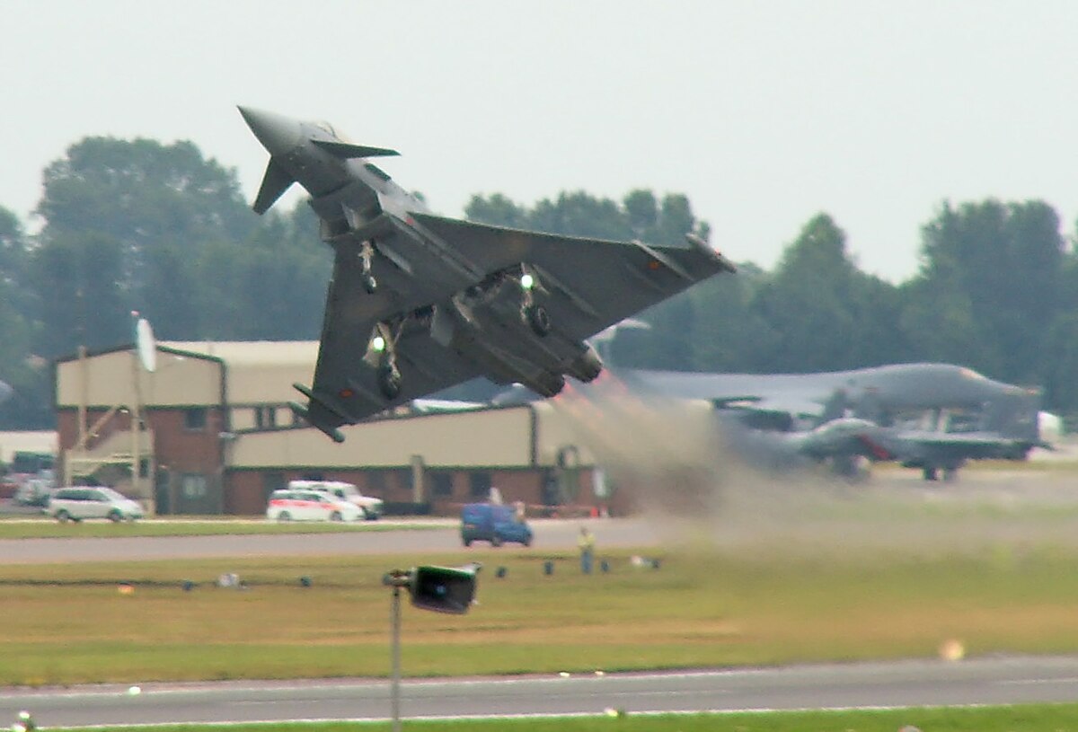 Eurofighter Typhoon take-off.jpg