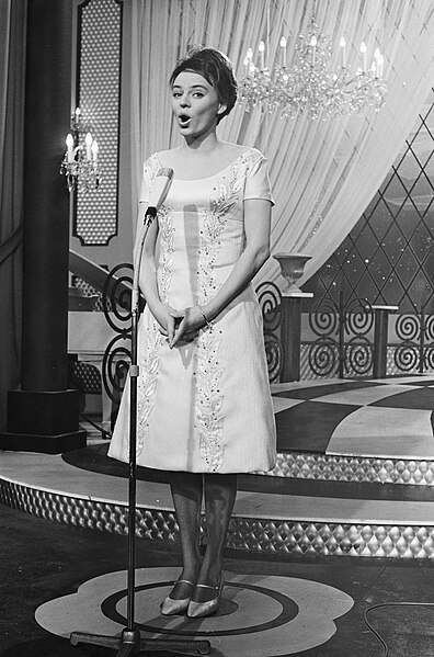 Fil:Eurovisie Songfestival 1962 te Luxemburg, voor Denemarken Ellen Winther, Bestanddeelnr 913-6602.jpg