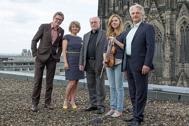 WDR production team in 2014 with that year's presenter Heinrich and German representative, violinist Judith Stapf.
