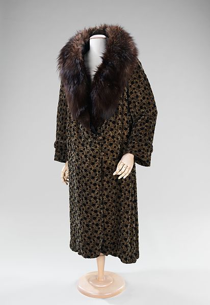 File:Evening coat MET 44.111.65 CP4.jpg