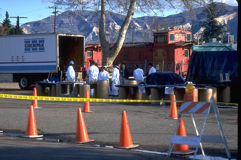 File:FEMA - 1667 - Photograph by FEMA News Photo taken on 01-17-1994 in California.jpg