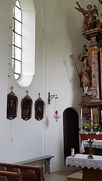 File:Filialkirche Heilig Kreuz (Windshausen, Nußdorf am Inn) li Chorseite.jpg