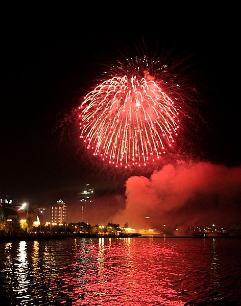 File:Fireworks, Baku, 2010 (2).jpg