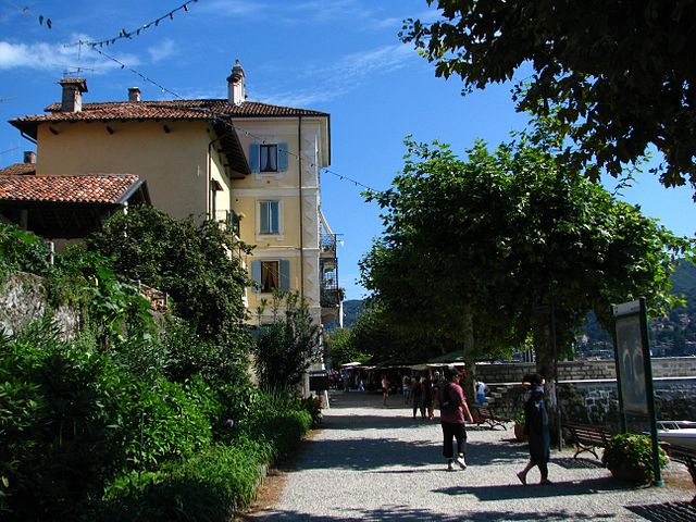 File:Fischerinsel_Hafenpromenade.jpg