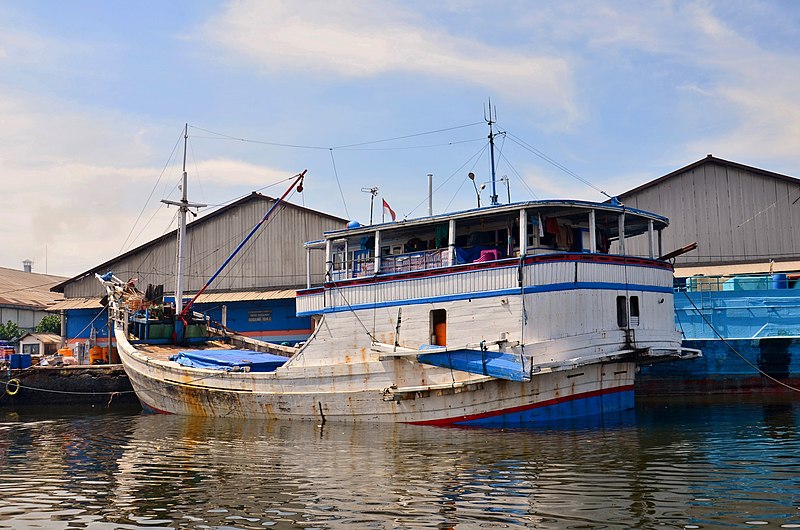 File:Fishing boats, Probolinggo, 2016 (04).jpg