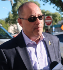 Fred Guttenberg speaks to the press on Sheriff Scott Israel's suspension on January 11, 2019. Fred Guttenberg at Israel suspension.png