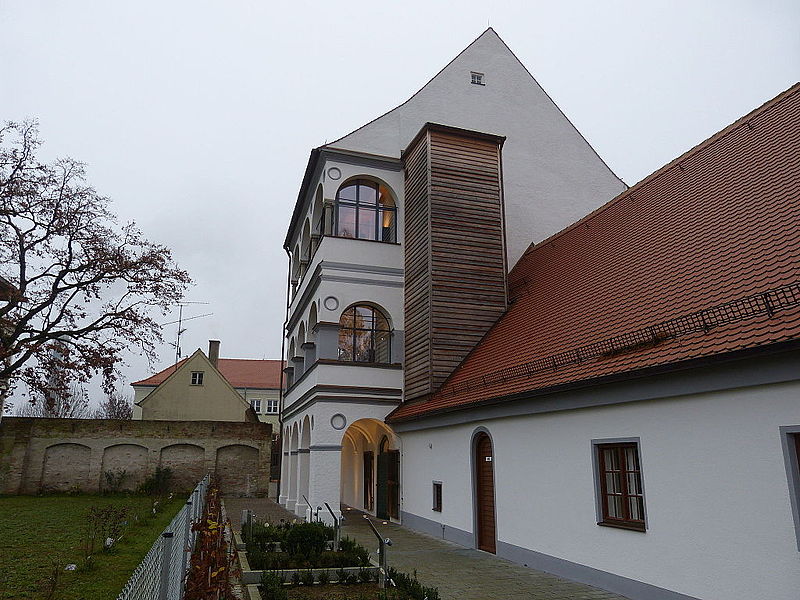 File:Fugger-und-Welser-Erlebnismuseum Gartenseite.jpg