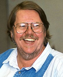 Gardner Dozois GardnerDozoisCW98 wb (cropped).jpg