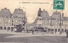 Gaspillage 31 - Charleville - La statue de Gonzague et la Place.jpg