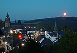 Gebhardshain, Kath. Kirche (links), Ev. Kirche (rechts)