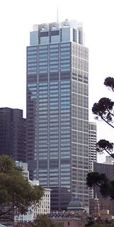 Governor Phillip Tower, junto con Governor Macquarie Tower y el Museo de Sídney es uno de los principales edificios y de los mayores proyectos de la ciudad de Sídney. Concluido en 1994 y ubicado en la prestigiosa zona noreste del distrito financiero de la ciudad, ha sido calificado como un edificio de grado superior, al lograr nuevos estándares en términos de calidad de acabados y diseño para la arquitectura comercial de Sídney. Fue diseñado por los arquitectos Denton Corker Marshall y construido por la compañía de construcción privada más grande de Australia, llamada Grocon.