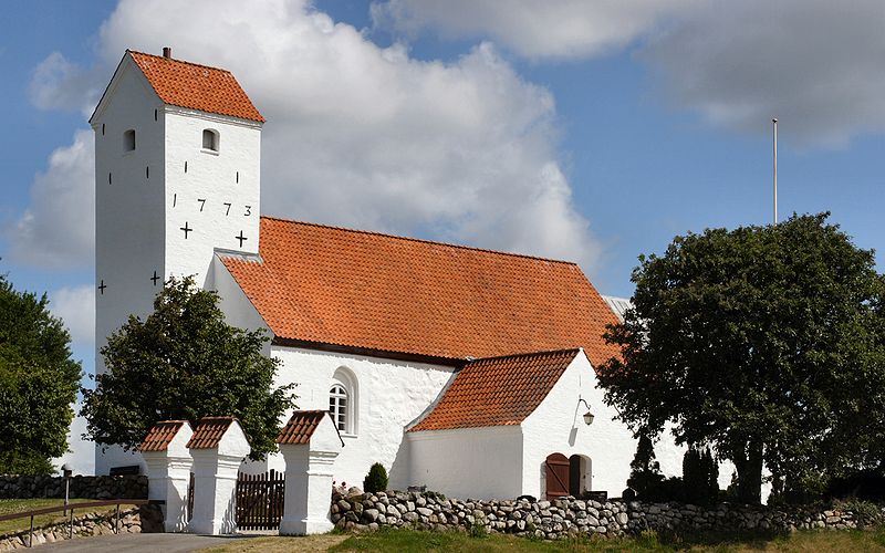 File:Helgenæs kirke.jpg