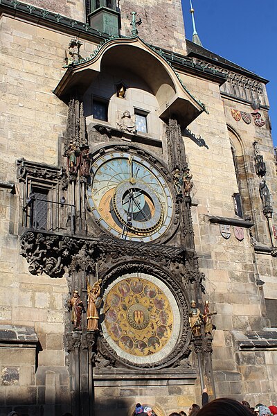 File:Horloge astronomique Prague 9.jpg