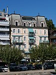 Hotel Schmid, französisch anmutendes Hotel, vom Schiff aus betrachtet.