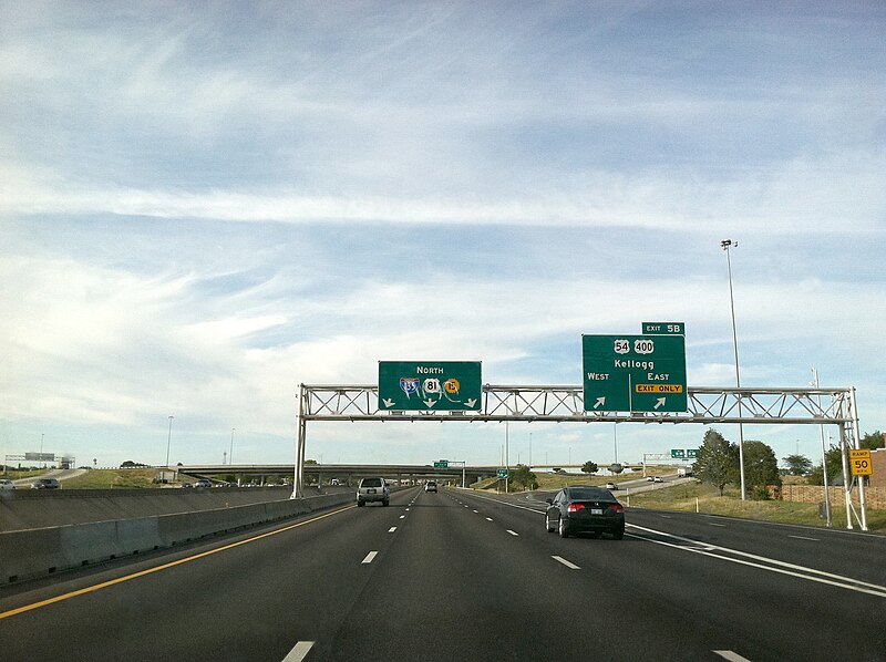 File:I-135 exit 5B.JPG