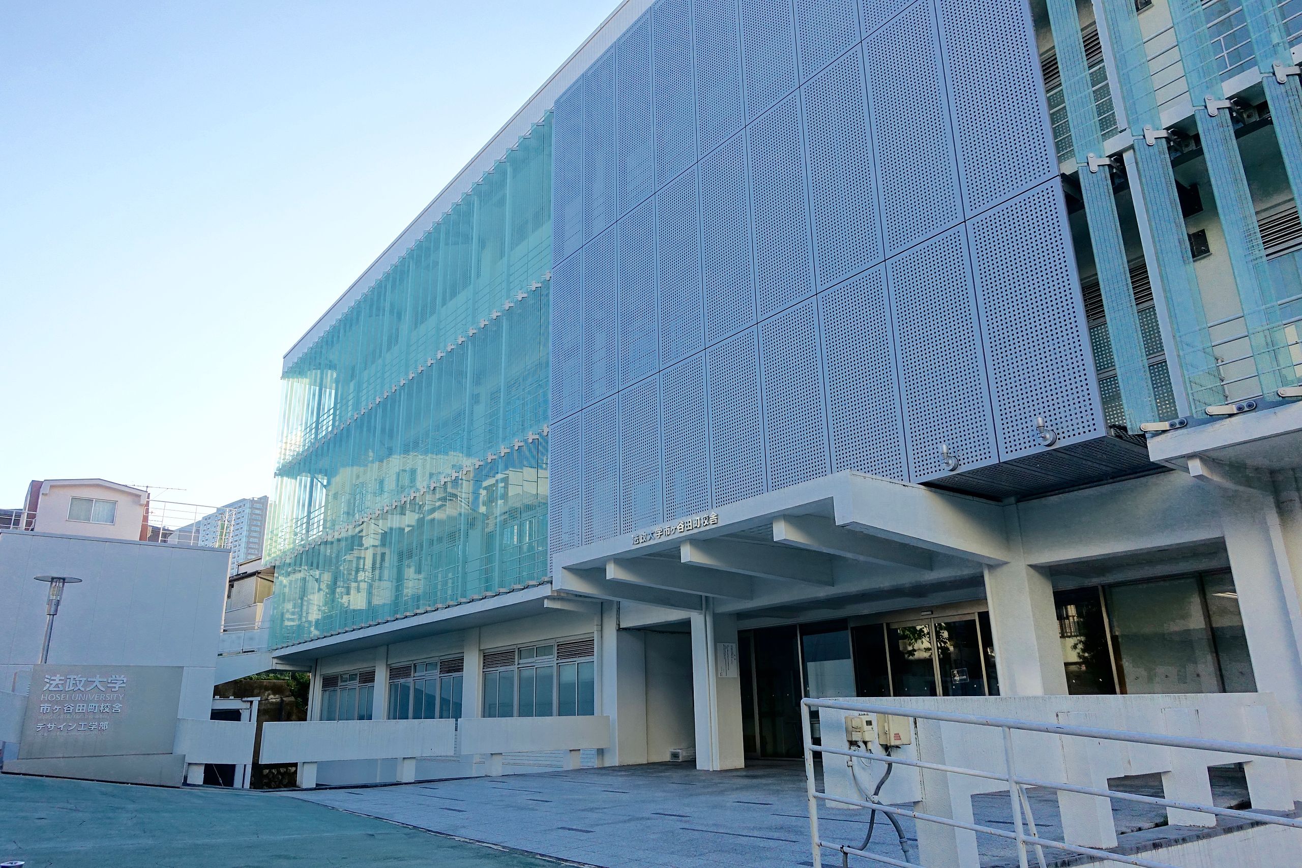 ファイル:Ichigayatamachi Building - Hosei University - Shinjuku 