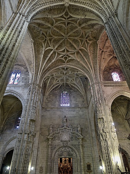 File:Iglesia de San Miguel. Bóvedas del crucero.jpg