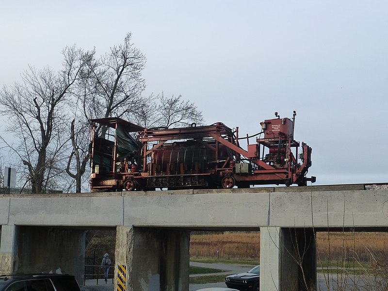 File:Indiana Rail Road - Bloomington E 10th St overpass - equipment - P1490439.JPG