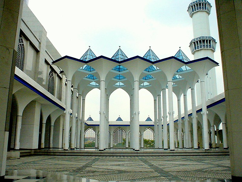 File:Inside sultan salahuddin mosque.JPG