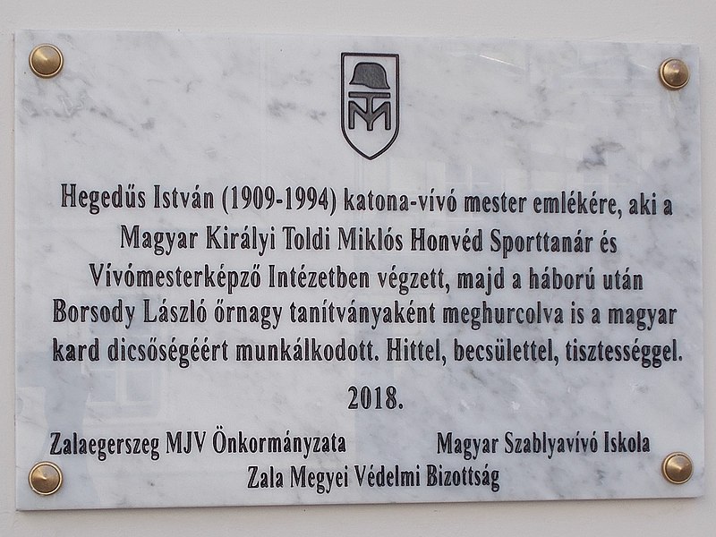 File:István Hegedűs plaque, Széchenyi Square, 2020 Zalaegerszeg.jpg