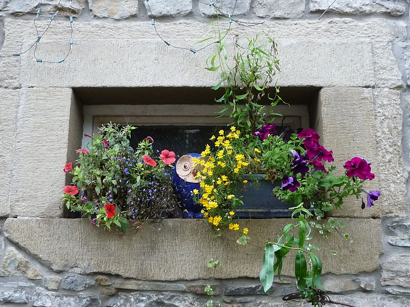 File:Jagsthausen Fenster.JPG