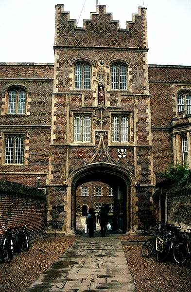 The main entrance of Jesus College, on Jesus Lane.