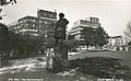 Statue av Johannes Brun på det som nå heter Johanne Dybwads plass, ca. 1940. Statuen ble senere flyttet til Bankplassen.