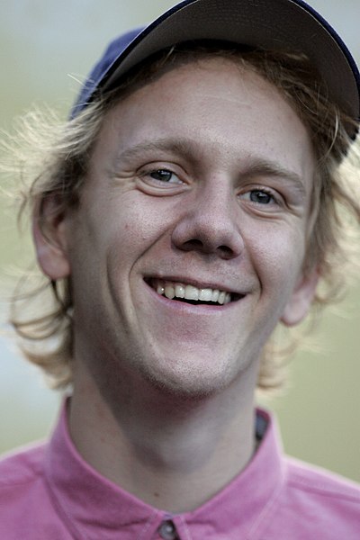 File:Josh Thomas (Australian comedian).jpg