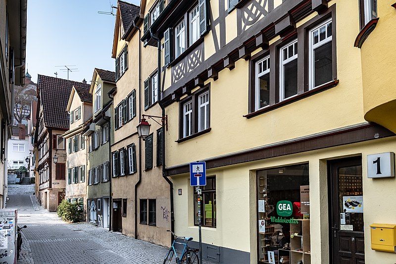 File:Judengasse in Tübingen gesehen von der Krummen Brücke 2019.jpg