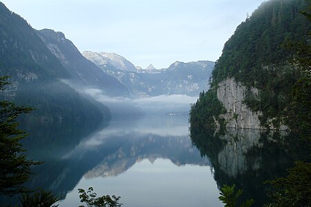 Königssee mirror view from Malerwinkel.jpg