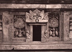 KITLV 155157 - Kassian Céphas - Relief with boddhi trees and geese on the Shiva Temple of Prambanan near Yogyakarta - 1889-1890.tif