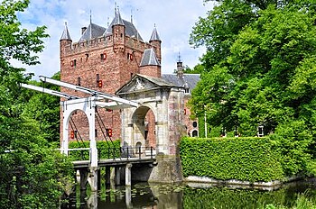 Entrance to Nijenrode Castle, where the university campus is located. Kasteel Nyenrode.jpg