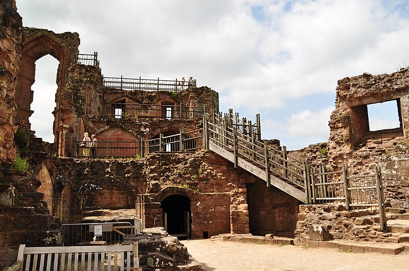 File:Kenilworth Castle (9721).jpg