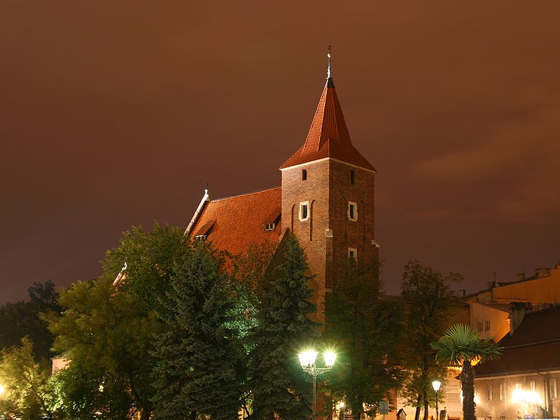 File:Kraków - Holy Cross Church by night 01.jpg