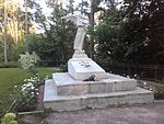 Склеп Т.Н. Юсуповой с надгробием и скульптурой «Ангел молитвы»
