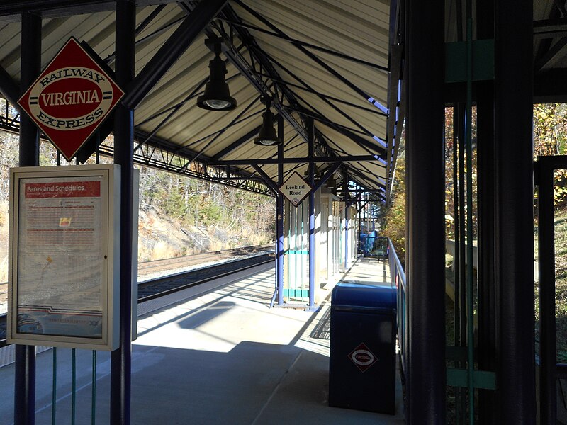 File:Leeland Road VRE Station; DC-Bound View; VRE Sign.JPG