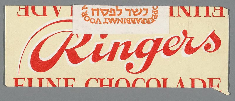 File:Lichtgele wikkel van Ringers chocolade met rode letters bedrukt.jpg