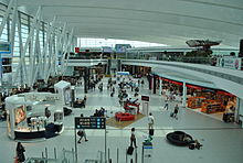 Budapest International Airport arrivals and departures lounge between terminal 2A and 2B, named SkyCourt Liszt Ferenc Repuloter 2-es terminal varocsarnok 06.JPG