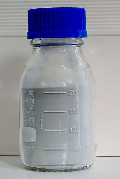 File:Lithium aluminium hydride 100g.jpg