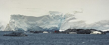 L'île Goudier et sa station Port Lockroy.