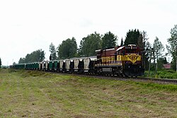 Lok 1550 mit Güterzug bei Irvala.jpg