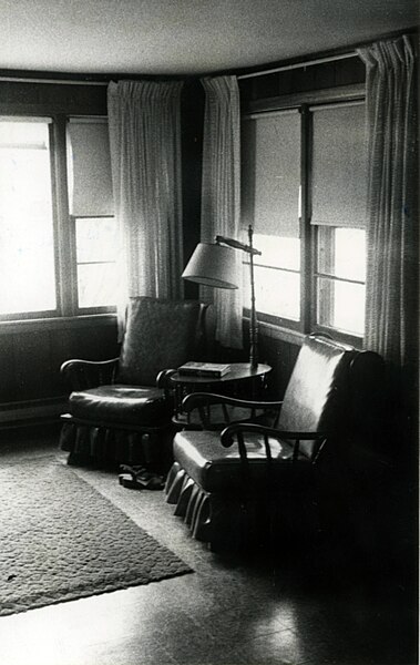 File:Long Beach Island New Jersey interior 1978 strong contrast.jpg