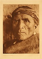 Lutakawi, gobernador Zuni, fotografiado antes de 1925 por Edward S. Curtis