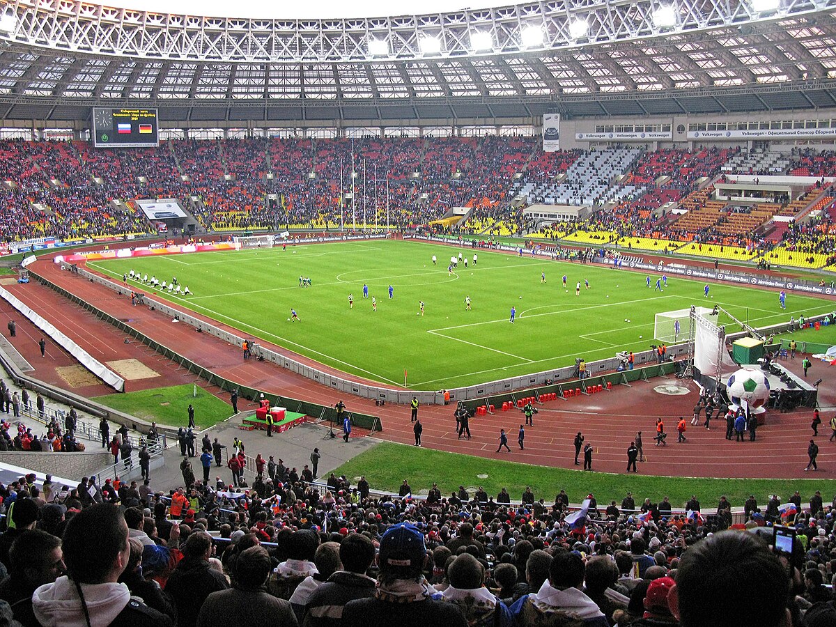 Luzhniki Stadium, Moscow, Russia. 1st July, 2018. FIFA World Cup Football,  Round of 16, Spain versus Russia; The teams take to the field Credit:  Action Plus Sports/Alamy Live News Stock Photo - Alamy