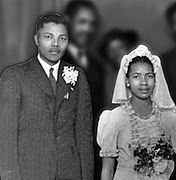 Nelson Mandela et son épouse Evelyn Mase Ntoko lors de leur mariage en 1944