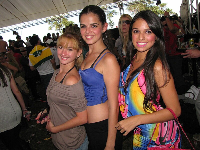 File:Marcela 1200 Festival (4589909648).jpg